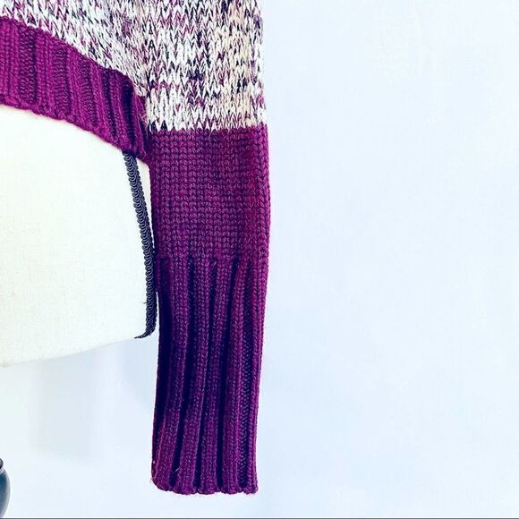 Take Out Cropped Knit Sweater - Picture 6 of 11
